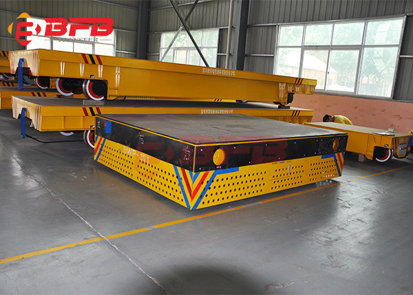 Elektrischer batteriebetriebener Oberleitungsomnibus-Wagen auf Boden für die Werkstatt-Teil-Behandlung